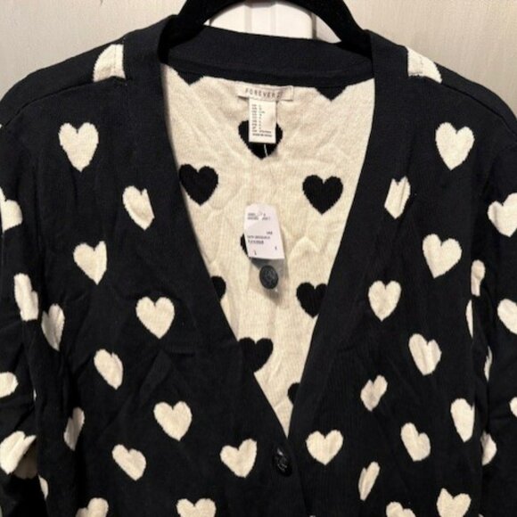Retro Black & White heart V-neck cardigan sweater - Picture 6 of 16